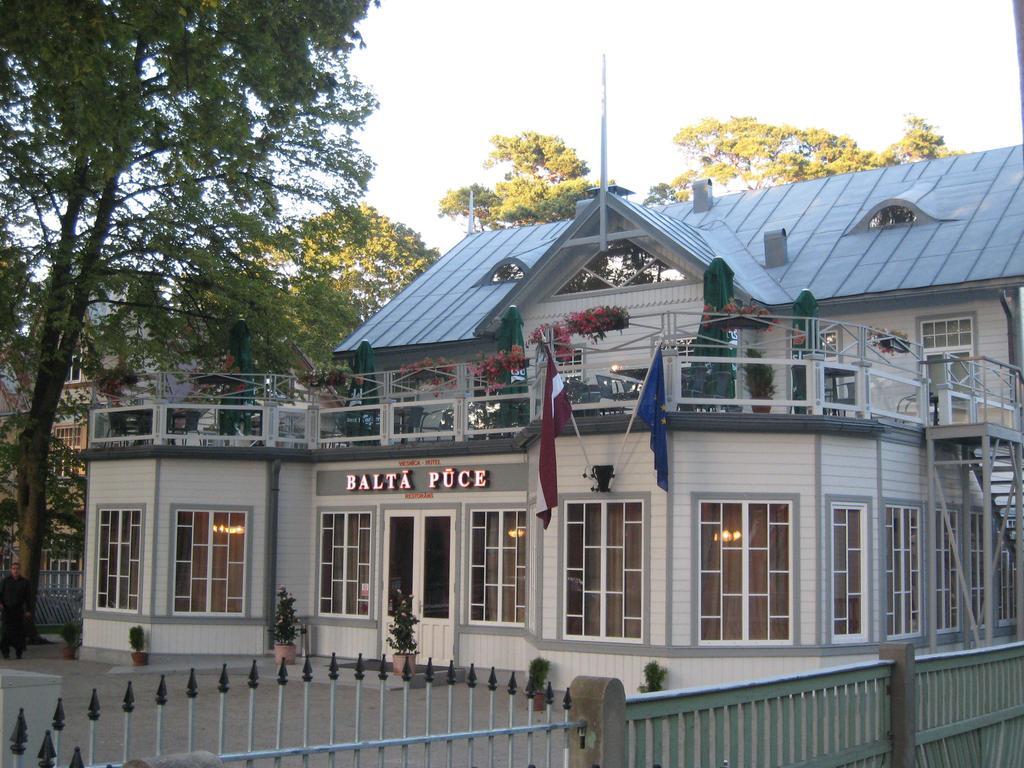 Hotel Balta Puce Jūrkalne Exterior foto